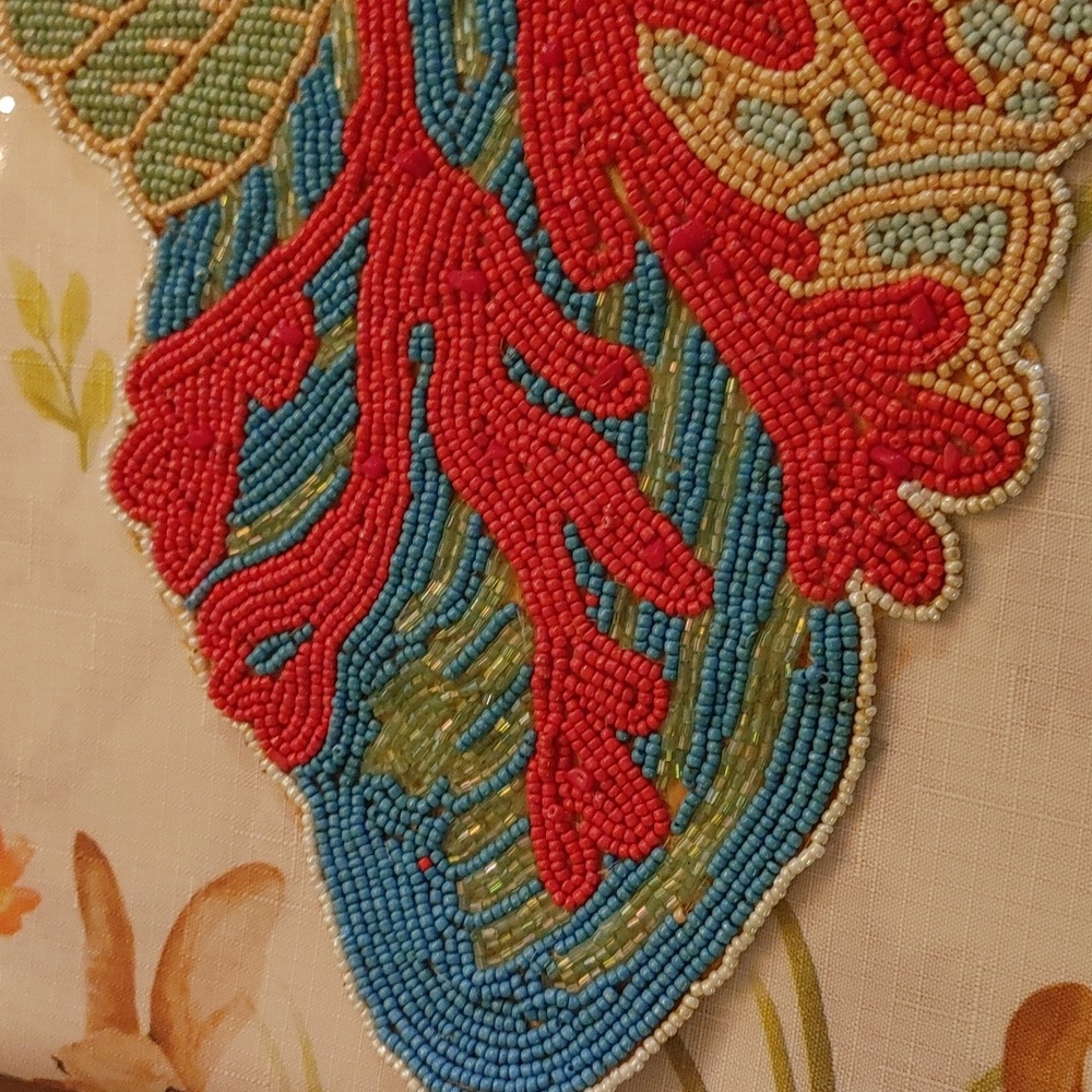 🐳 Beaded "Beachy" Runner - Picture 2 of 8